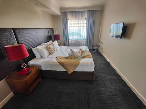 ZEN88 ESPLANADE: 1-BR Top Floor Ocean View Suite - Accommodation Bookings 1