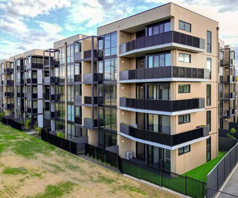 ZMITH Apartment - BROOKE, - Near AIS, GIO Stadium, UC, & Nth - Canberra Hospital - Accommodation Bookings 2