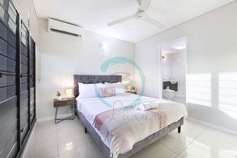 Zen On Stuart: 3-BR Penthouse Pad + Pool + BBQ - Accommodation Bookings 1