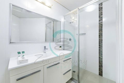 Zen On Stuart: 3-BR Penthouse Pad + Pool + BBQ - Accommodation Bookings 2