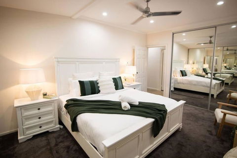 ZenLux Rosewood Luxury Family Escape - Pool - BBQ - Accommodation Bookings 3