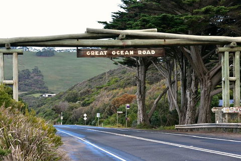 Small-Group Great Ocean Road And Twelve Apostles Full-Day Tour - Accommodation Bookings 0