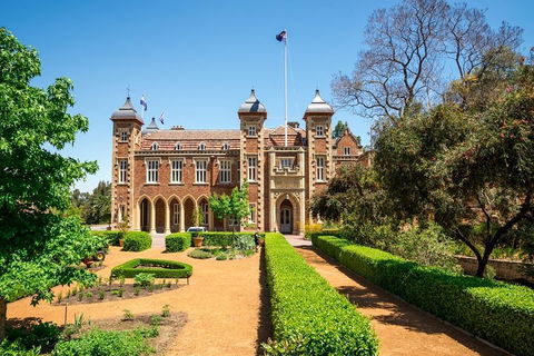 Perth Scavenger Hunt: Perched On A Swan - Accommodation Bookings 0