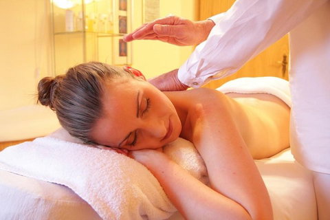 Massage (relaxation, Deep Tissue, Whole Body,sports Etc.)by Male Therapist - Accommodation Bookings 1
