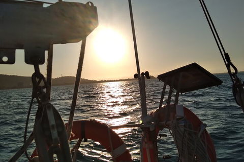 Townsville Private Hire Sunset Sail Sailing Cruise Boat Tour Charter Experience - Accommodation Bookings 4