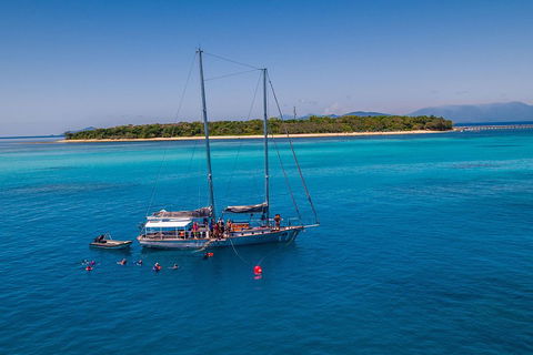 Ocean Free Green Island & Great Barrier Reef Snorkel Cruise, Cairns 25 Guests - Accommodation Bookings 0