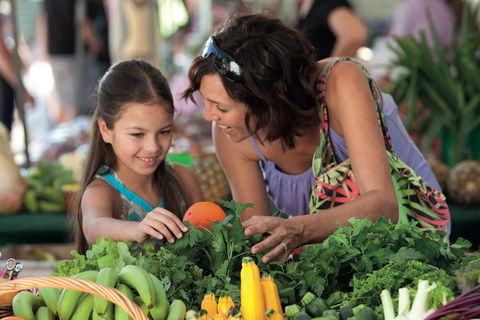 Sunshine Coast Eumundi Markets Return Minibus Transfer - Accommodation Bookings 4
