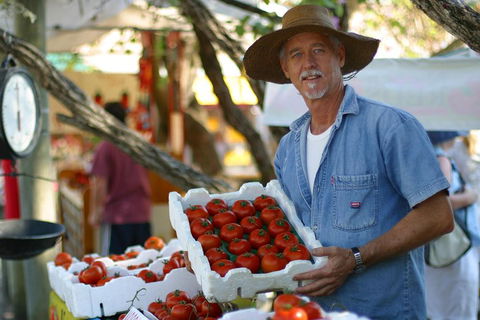 Sunshine Coast Eumundi Markets Return Minibus Transfer - Accommodation Bookings 5